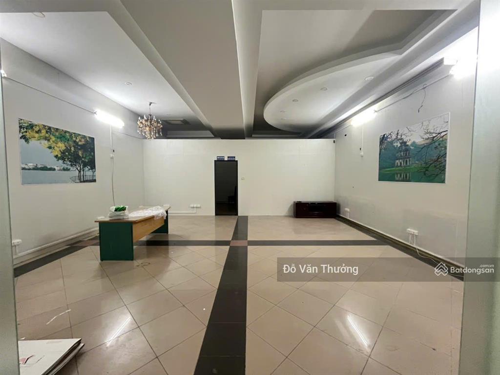 Cho thuê mặt bằng mặt phố lạc long quân, gần công viên hồ tây