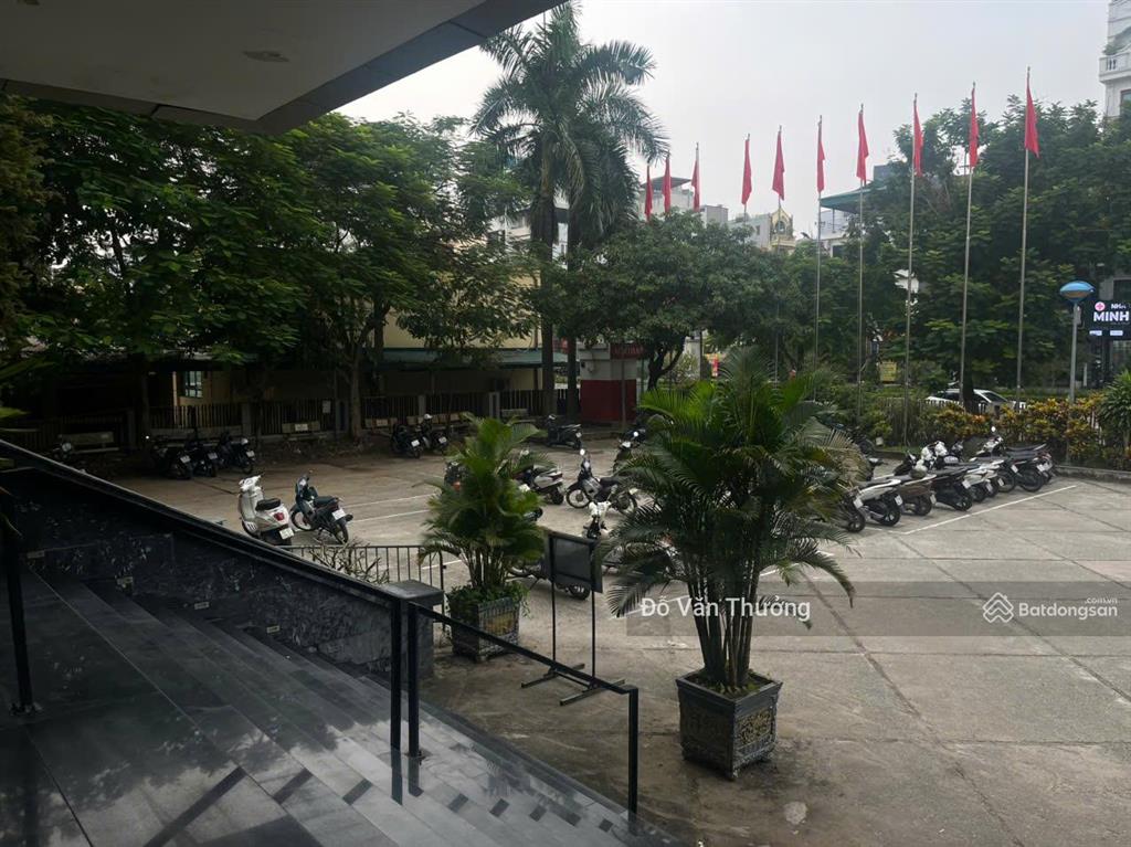 Cho thuê mặt bằng mặt phố lạc long quân, gần công viên hồ tây