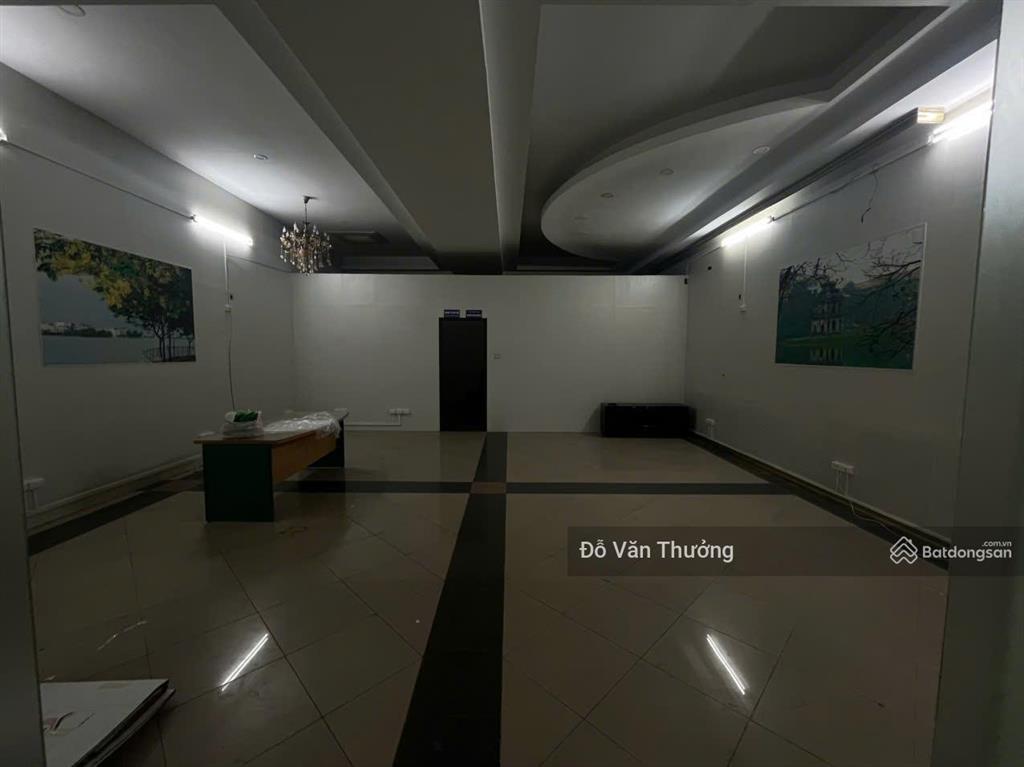 Cho thuê mặt bằng mặt phố lạc long quân, gần công viên hồ tây