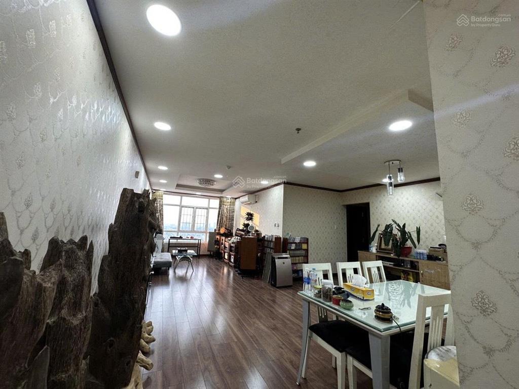 Cho thuê căn hộ giai việt tạ quang bửu, p5, q8. 2pn, 115m2, 13tr/th.  0901 341 *** phương