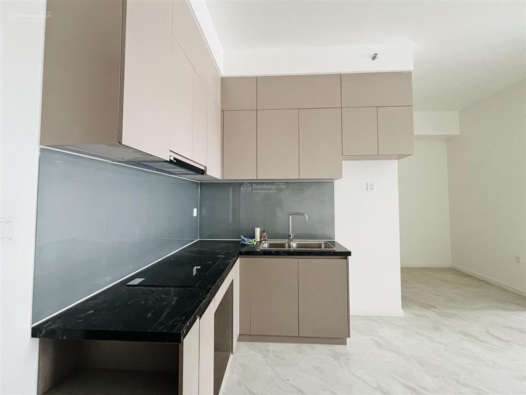 Cho thuê gấp căn hộ 2pn nhà trống vô ở liền