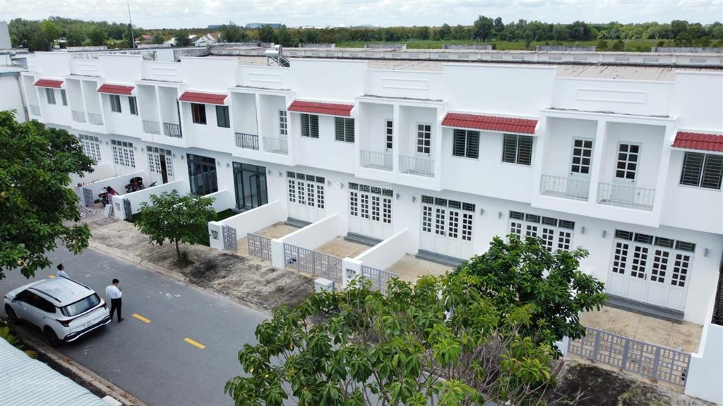 Cho thuê nhà phố 1 trệt 1 lầu phước đông new city, giá chỉ 8 triệu/tháng