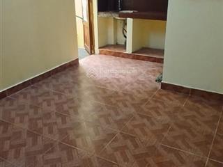 Phòng lớn giá rẻ lầu 4 thang bộ hợp khách có sẵn nội thất ở quận bình thạnh