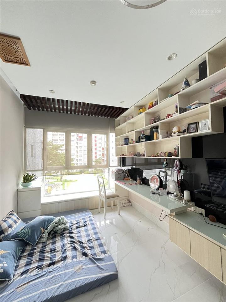 Bán gấp căn hộ ruby celadon city 2pn2wc, dt 69m2, nt dính tường, có sổ hồng, giá 3.65 tỷ