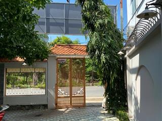 Cho thuê nguyên căn biệt thự sân vườn 260m2, 6 phòng khép kín, mặt bằng kinh doanh, trung tâm q2