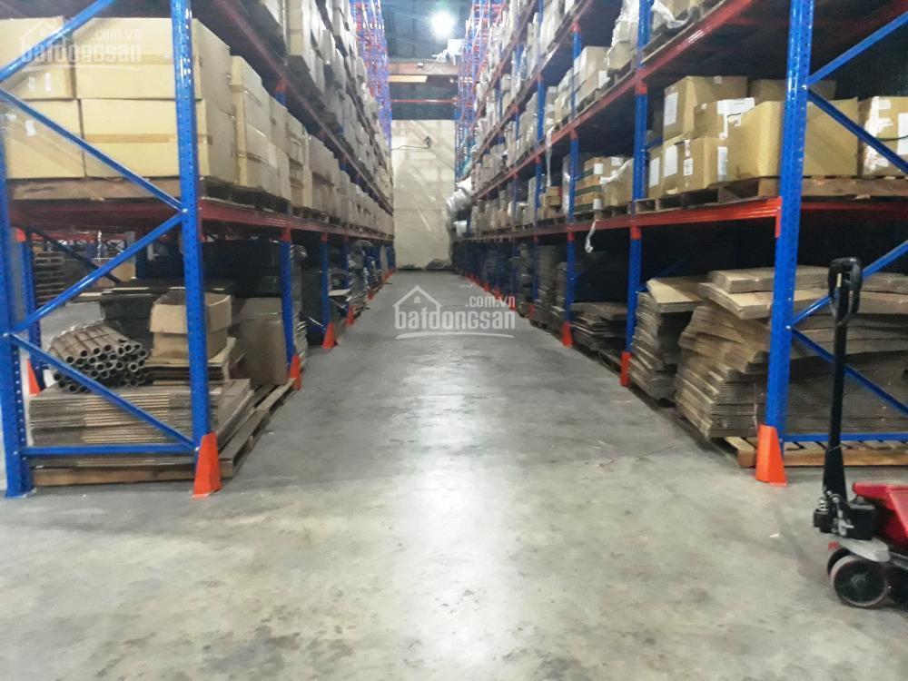 Kho hàng dt tổng 1500m2 ở trung tâm hcm, có kho mát, kho thường có kệ để hàng sỉ lẻ mỹ phẩm tmđt