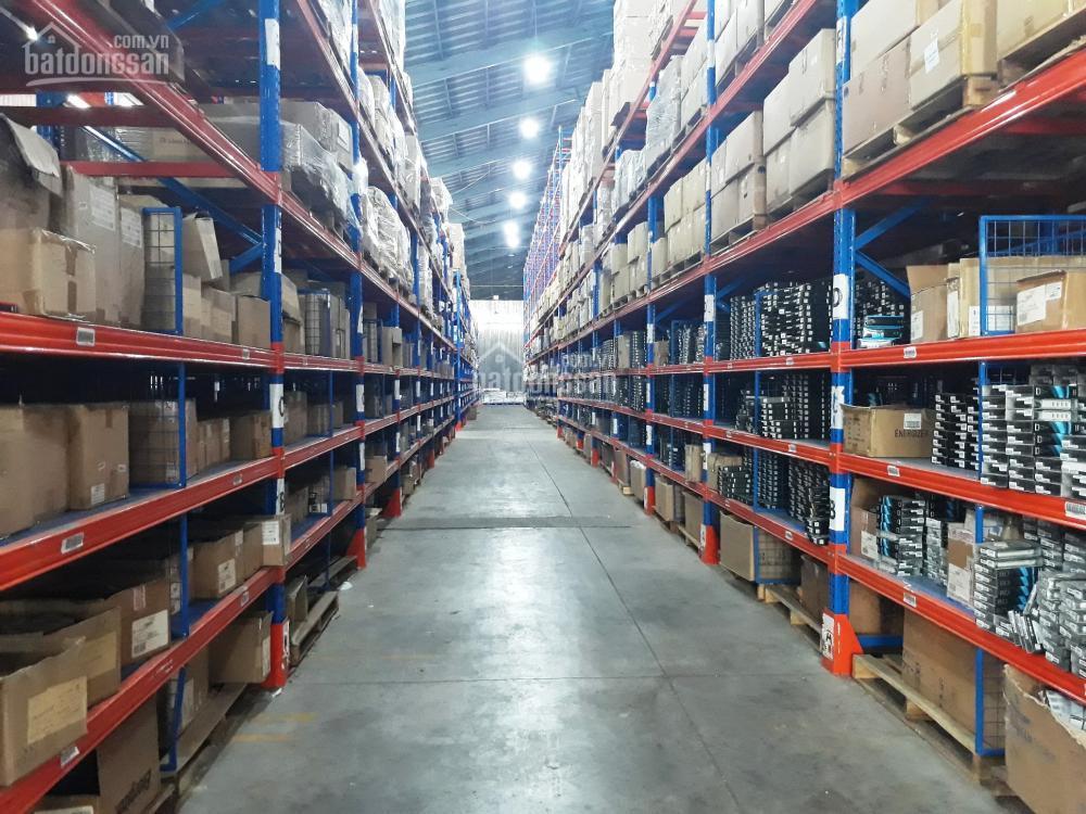 Kho hàng dt tổng 1500m2 ở trung tâm hcm, có kho mát, kho thường có kệ để hàng sỉ lẻ mỹ phẩm tmđt