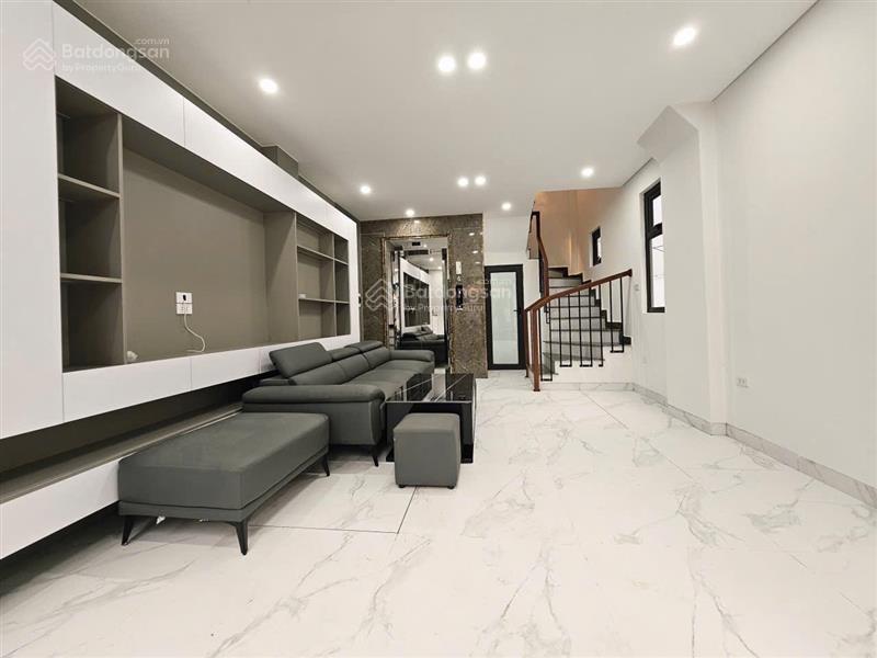 Nhà mới  thang máy  ngõ nông  ở sướng 40m2 giá 8.68 tỷ