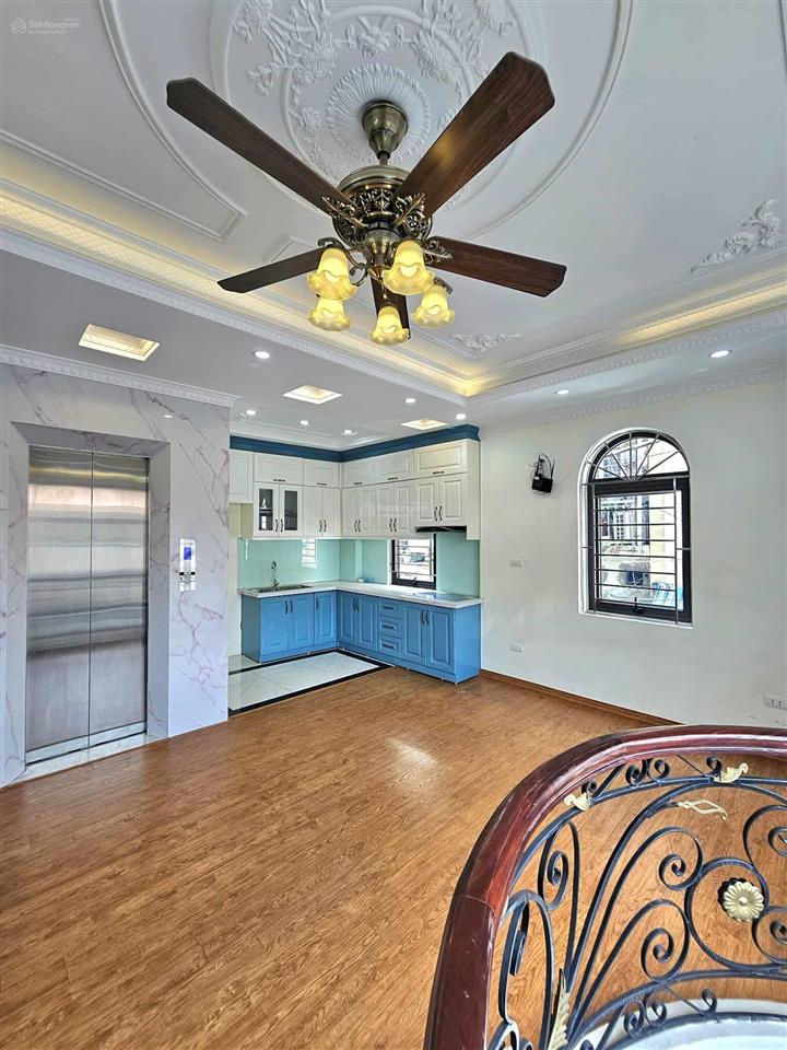 Cực đỉnh  ô tô tránh 6 tầng thang máy lô góc nhà nở hậu thông số hiếm, 40m2 giá 12 tỷ