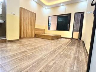 Bán gấp hoàng quốc việt phân lô  vỉa hè  1 nhà ra phố  dt 70m2  5 tầng  mt 4m. giá 29.5 tỷ.
