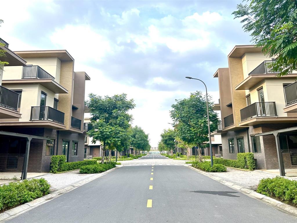 Bán nhà phố 2 mặt tiền khu đô thị izumi city. diện tích 6x18.5m (111m2)  sổ hồng sẵn