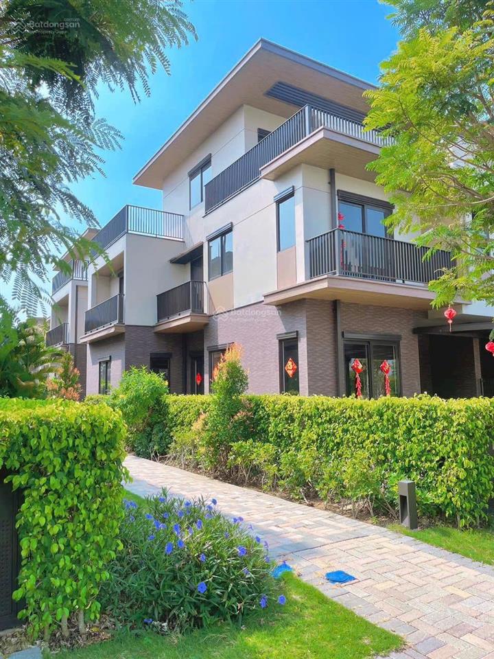 Bán nhà phố 2 mặt tiền khu đô thị izumi city. diện tích 6x18.5m (111m2)  sổ hồng sẵn