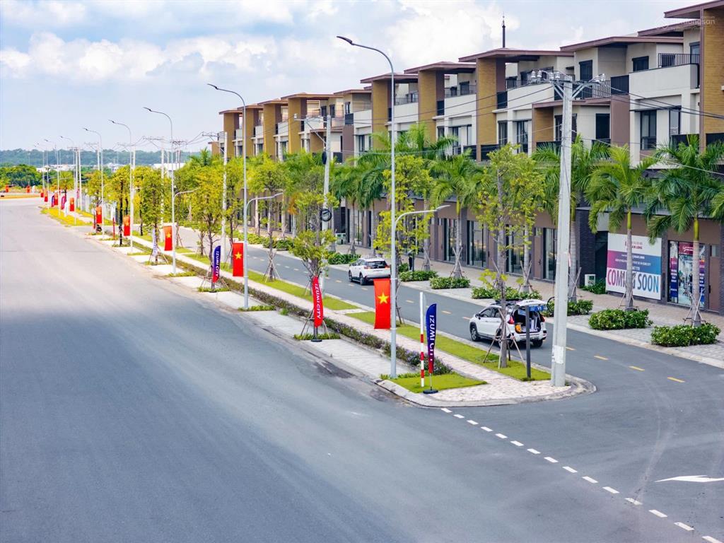 Nhà phố vườn khu đô thị izumi city. mẫu nhà ngang 7x20,5m (143,5m2) nhà sẵn bàn giao  sổ hồng .