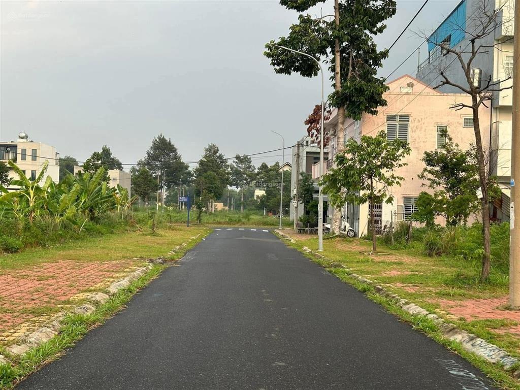 Bán lô đất giá rẻ nhất khu long tâm, đường nhựa vỉa hè, không lỗi