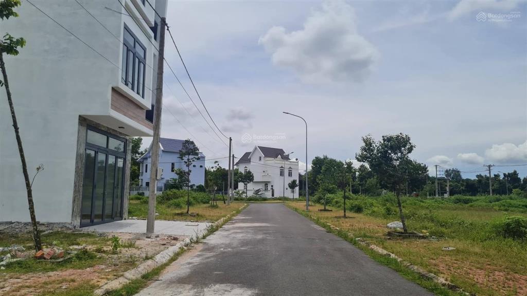 Bán lô đất giá rẻ nhất khu long tâm, đường nhựa vỉa hè, không lỗi