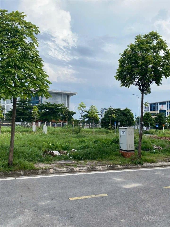 Nhà đẹp, phân lô từ liêm 60m2, gara ôtô, thang máy, kinh doanh vỉa hè, ôtô tránh đỗ, view vườn hoa