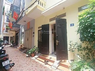 Hiếm  hoàng quốc việt  61m2  3 mặt thoáng  mặt tiền 5.5m, ngõ thông, sát mặt phố, dân trí cao