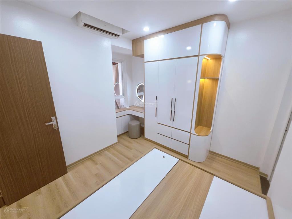 Tôi là chủ nhà muốn bán căn hộ 73m gồm 3 ngủ 2wc đầy đủ nội thất như hình tại nam trung yên