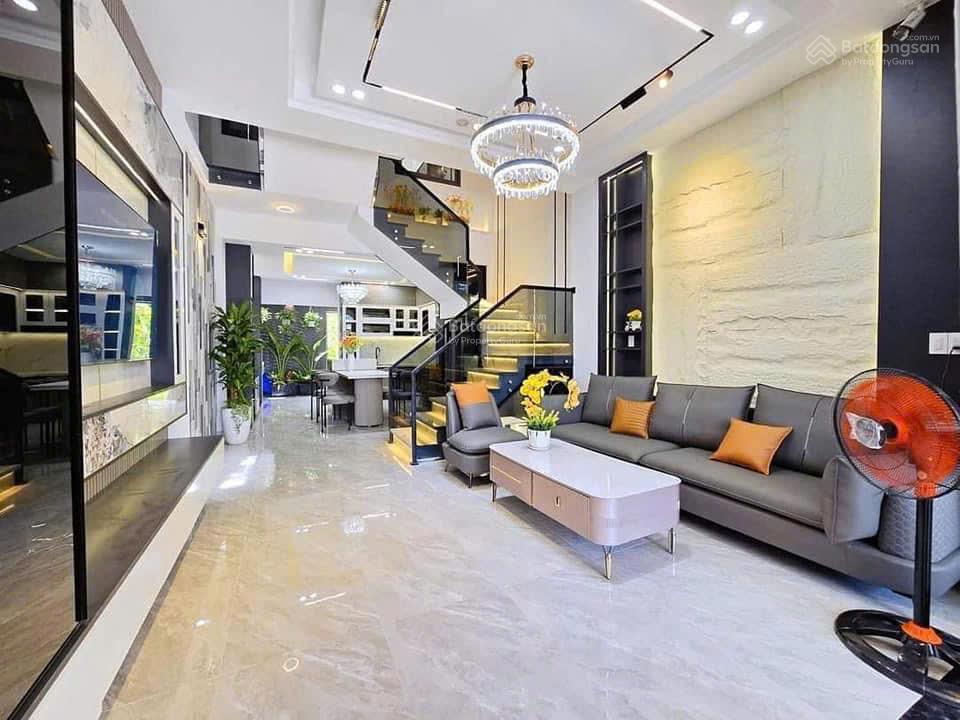 Nhà đẹp  sổ riêng  hoàn công ngay sân golf long thành  phường phước tân