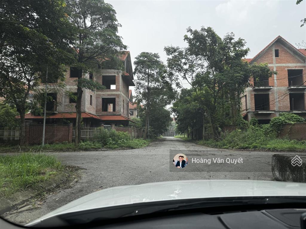 Bán 315m2 đất xây biệt thự quang minh mê linh hà nội đường 27m có sổ và móng.  0962 202 ***