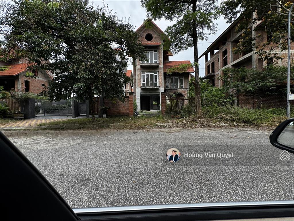 Bán 315m2 đất xây biệt thự quang minh mê linh hà nội đường 27m có sổ và móng.  0962 202 ***