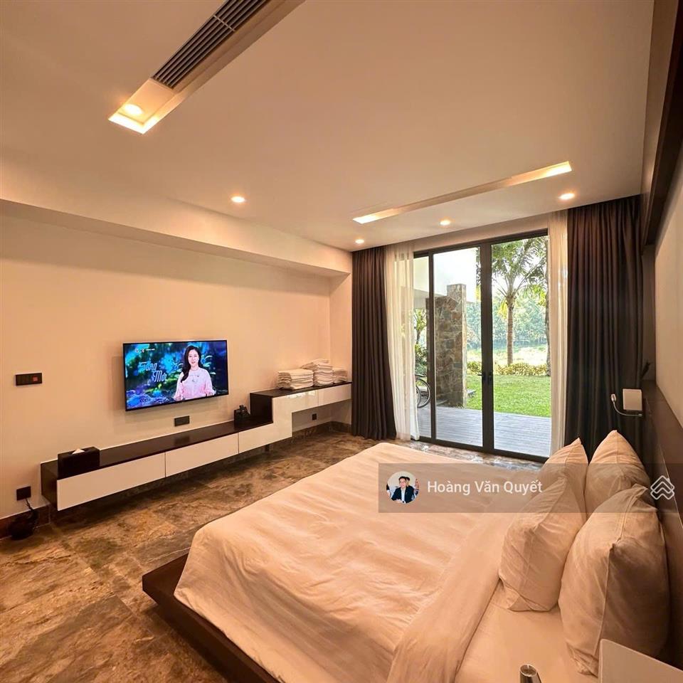 Bán biệt thự mặt hồ 360m2 flamingo đại lải sổ lâu dài 4pn bể bơi lớn. giá 23,5 tỷ.  0962 202 ***