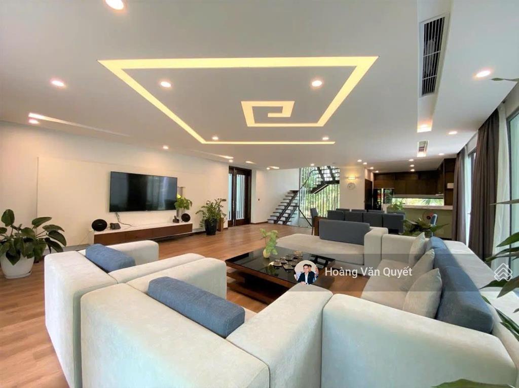 Bán biệt thự mặt hồ 360m2 flamingo đại lải sổ lâu dài 4pn bể bơi lớn. giá 23,5 tỷ.  0962 202 ***