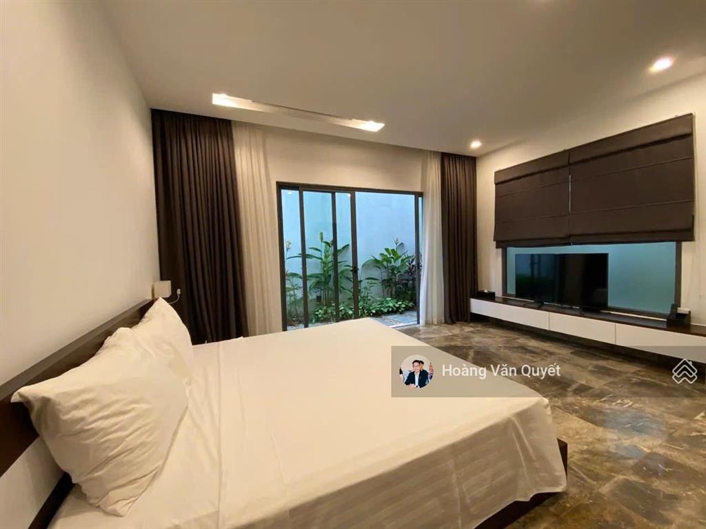 Bán biệt thự mặt hồ 360m2 flamingo đại lải sổ lâu dài 4pn bể bơi lớn. giá 23,5 tỷ.  0962 202 ***