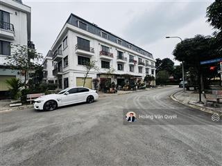 Chính chủ bán căn liền kề 70m2 góc 3 mặt thoáng view vườn hoa long việt riverside mê linh 7,9 tỷ.