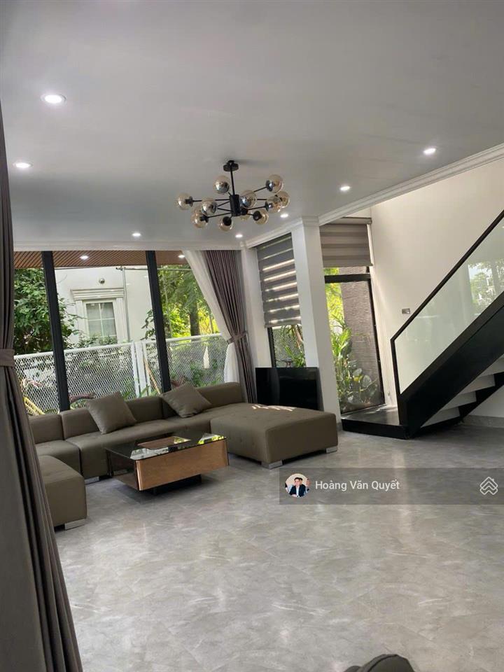 Bán biệt thự flamingo đại lải resort 305m2 mặt hồ 6 ngủ, nội thất mới. ví trị trung tâm sổ lâu dài.