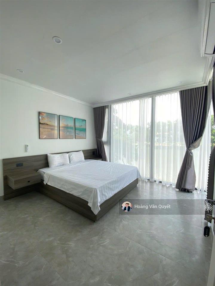 Bán biệt thự flamingo đại lải resort 305m2 mặt hồ 6 ngủ, nội thất mới. ví trị trung tâm sổ lâu dài.