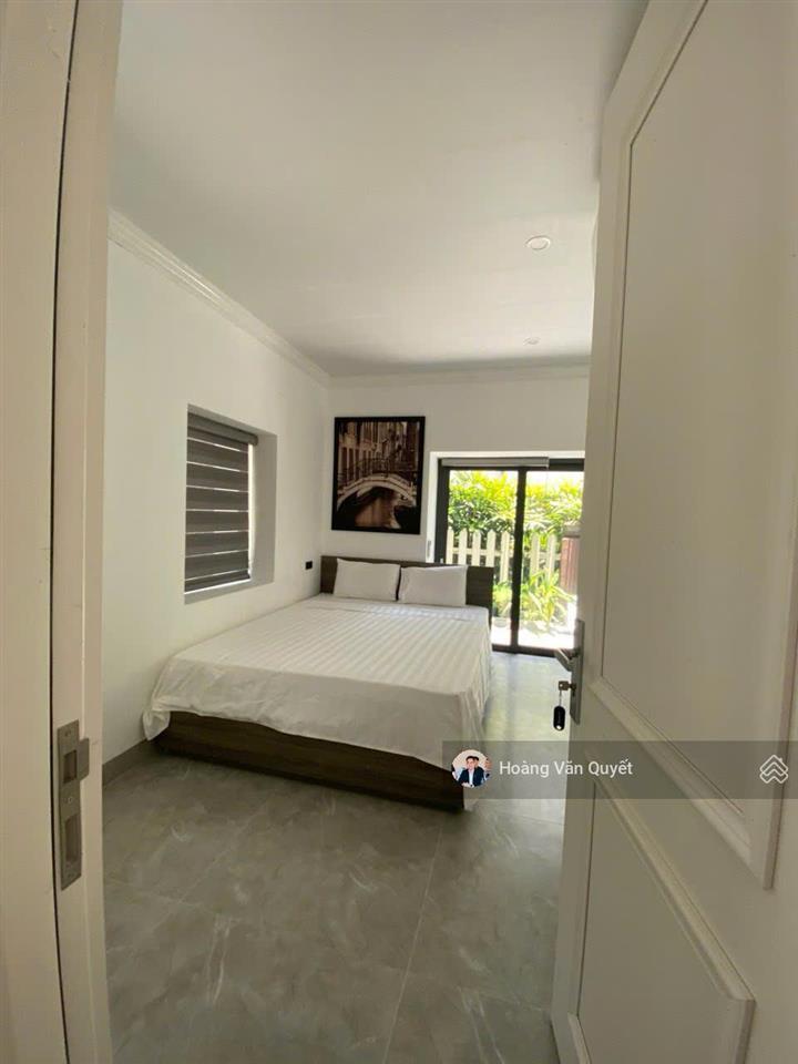 Bán biệt thự flamingo đại lải resort 305m2 mặt hồ 6 ngủ, nội thất mới. ví trị trung tâm sổ lâu dài.