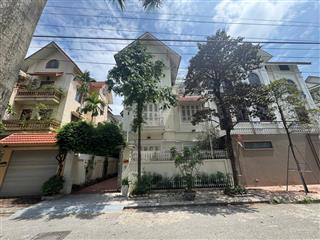 Chính chủ bán biệt thự simco sông đà  vạn phúc. vị trí vàng, nội thất châu âu, ô tô để thoải mái.