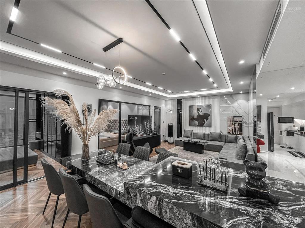 Chính chủ bán căn hộ 34t trung hoà nhân chính, 131 m2, 3 ngủ 2 vệ sinh, đầy đủ nội thất, tầng trung