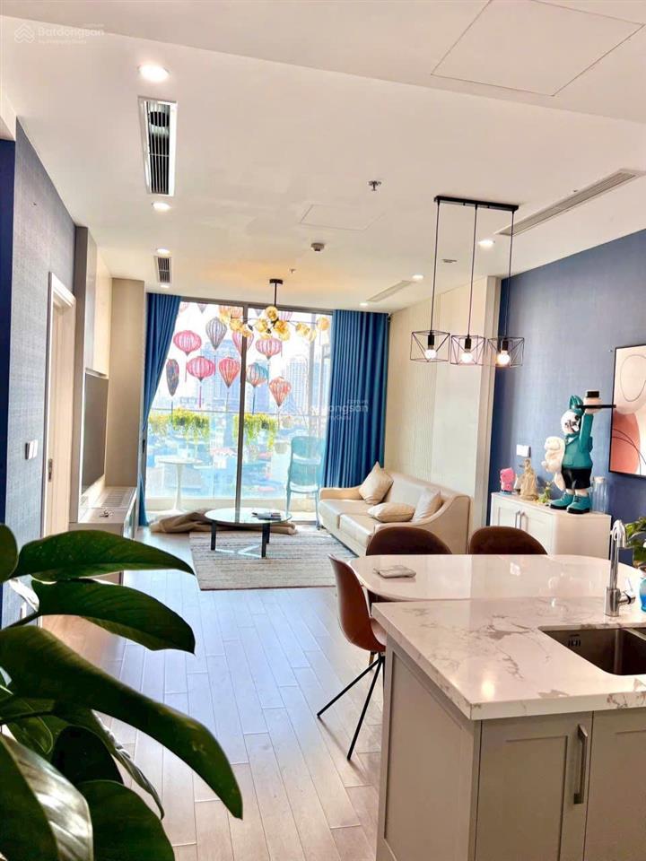 Tôi cần bán căn hộ hà nội center point, 69m2, 2 ngủ 2 vệ sinh, full nội thất, ban công rộng thoáng
