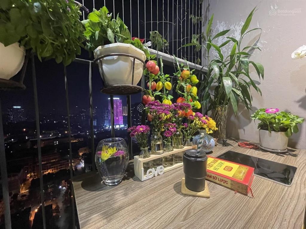 Cần bán căn hộ 17t8 trung hoà nhân chính, 122m, 3 ngủ 2vs, ban công hướng mát, nội thất cơ bản