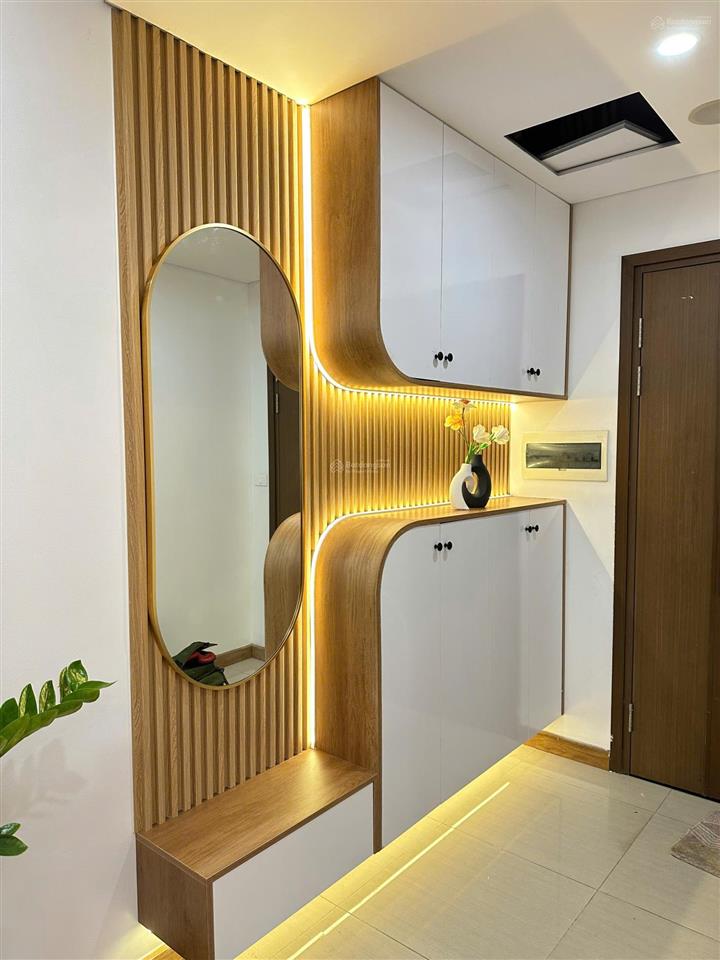 Gia đình tôi bán căn hộ 34t trung hoà nhân chính, 159m2, 3 ngủ 2 vs, tầng trung, nội thất mới đẹp