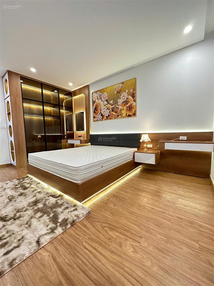 Gia đình tôi bán căn hộ 34t trung hoà nhân chính, 159m2, 3 ngủ 2 vs, tầng trung, nội thất mới đẹp