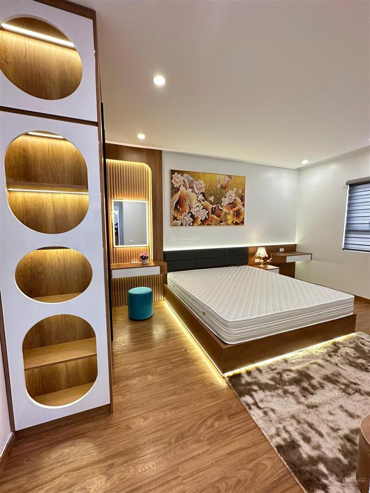 Gia đình tôi bán căn hộ 34t trung hoà nhân chính, 159m2, 3 ngủ 2 vs, tầng trung, nội thất mới đẹp