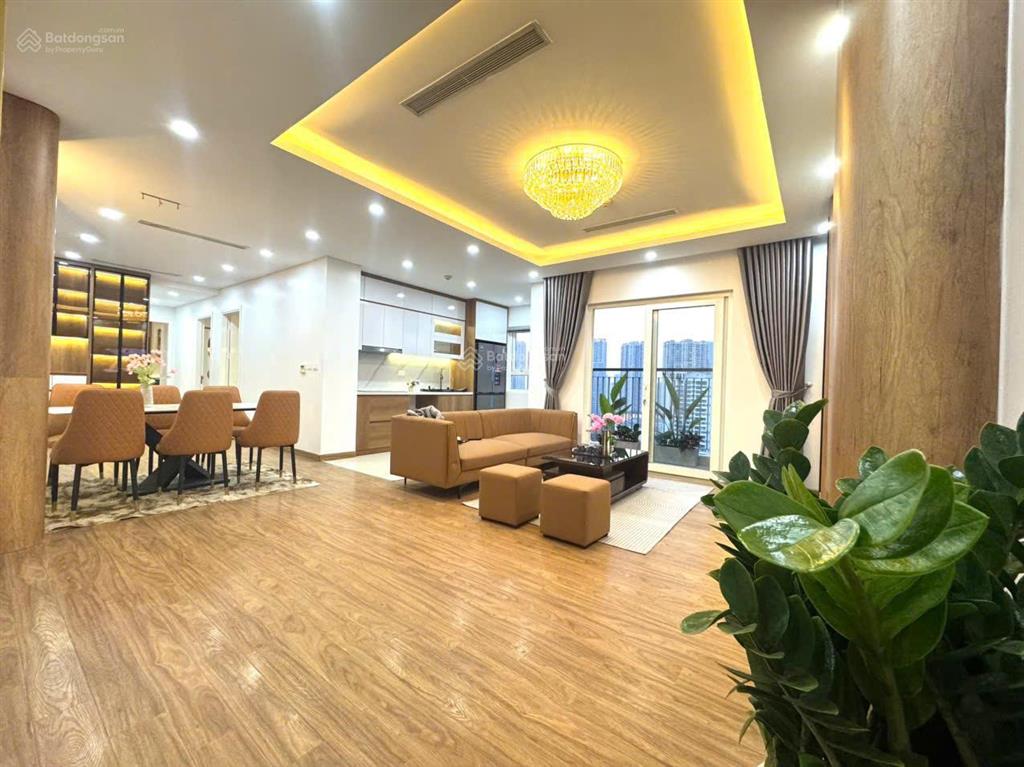 Gia đình tôi bán căn hộ 34t trung hoà nhân chính, 159m2, 3 ngủ 2 vs, tầng trung, nội thất mới đẹp