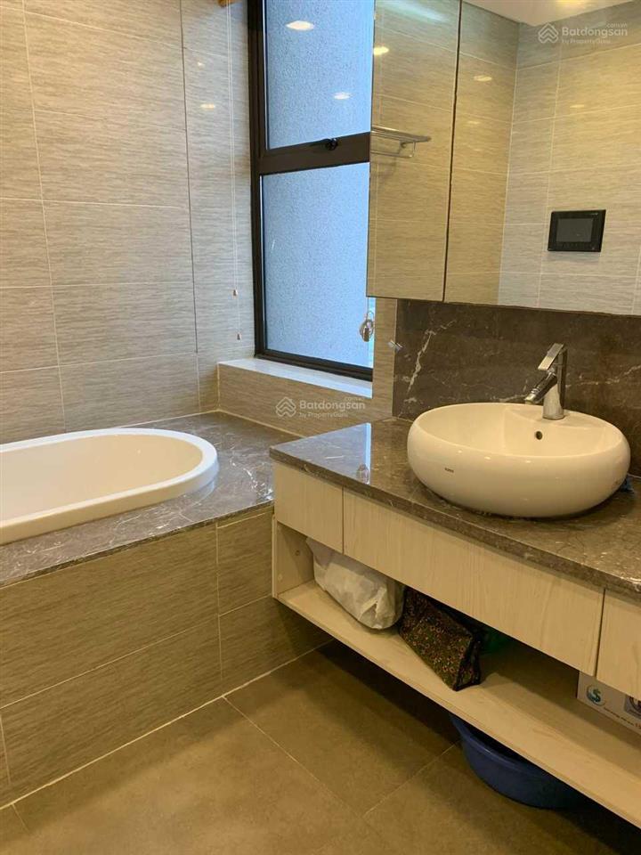 Chính chủ bán căn 90 nguyễn tuân, 70m2, thiết kế 2 phòng ngủ 2 vệ sinh, nội thất đầy đủ, tầng trung