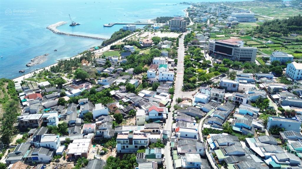 Quangvinh chào bán lô đất 200m2 thổ cư tặng nhà cấp 4. cạnh bãi tắm thắng cảnh hang cau và kdl vip