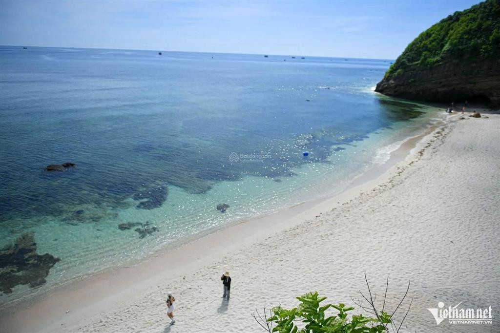 Quangvinh chào bán lô đất 200m2 thổ cư tặng nhà cấp 4. cạnh bãi tắm thắng cảnh hang cau và kdl vip