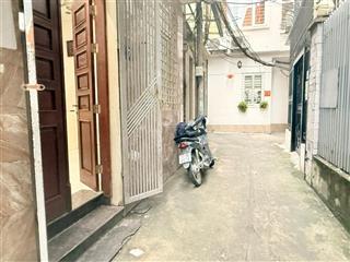 Phố hoàng quốc việt  nghĩa đô. mặt ngõ thông, 50m ra phố. dt 30m2 x 5 tầng, mt 4.6m, giá 6.65 tỷ