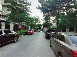 Căn nhà cực đẹp phố xuân đỉnh, ngoại giao đoàn. mặt ngõ oto kinh doanh. dt 32m x 5 tầng, giá 9.2 tỷ