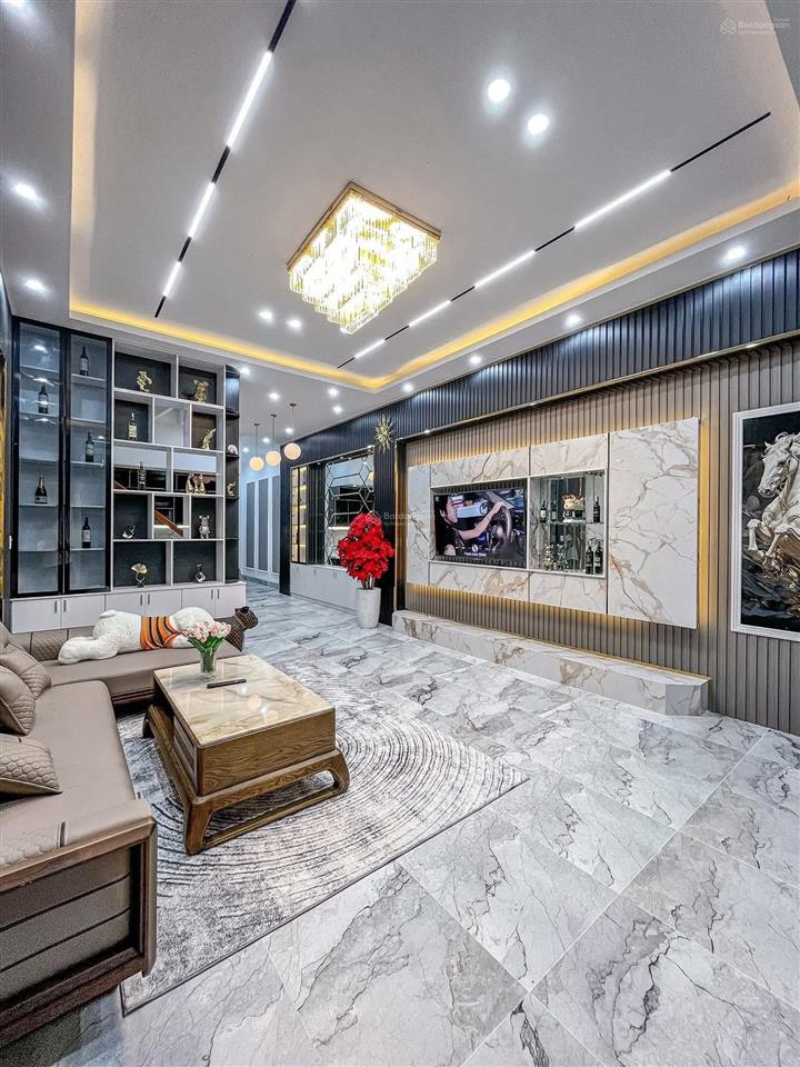 Nhà 3 tầng, 70m2, 4pn đường trước nhà 6m trãi nhựa thông thoáng giá chưa tới 5 đồng