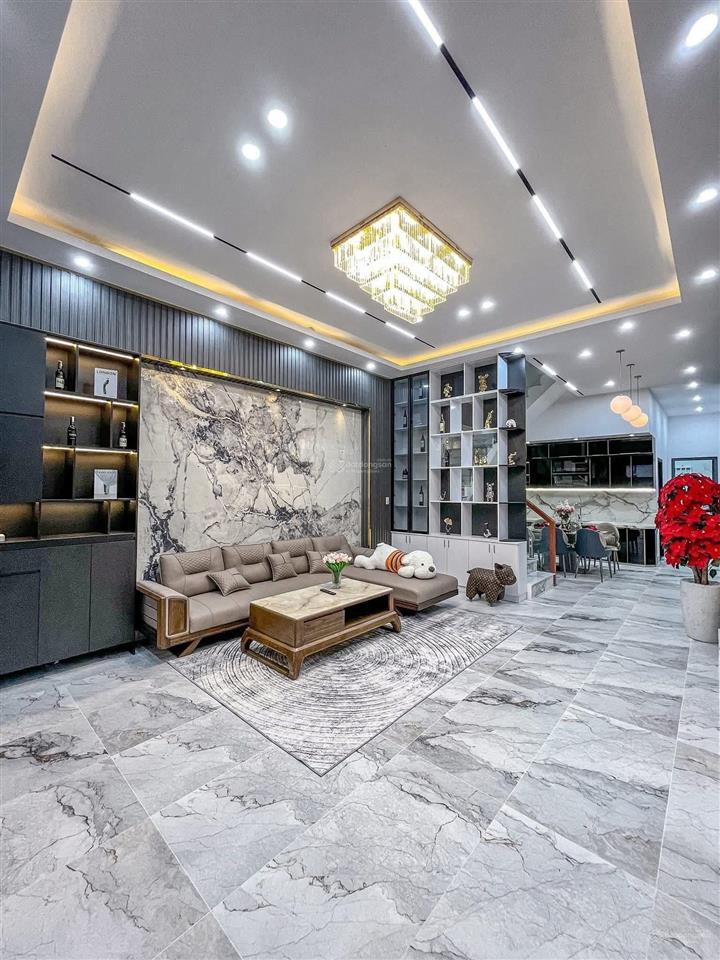 Nhà 3 tầng, 70m2, 4pn đường trước nhà 6m trãi nhựa thông thoáng giá chưa tới 5 đồng