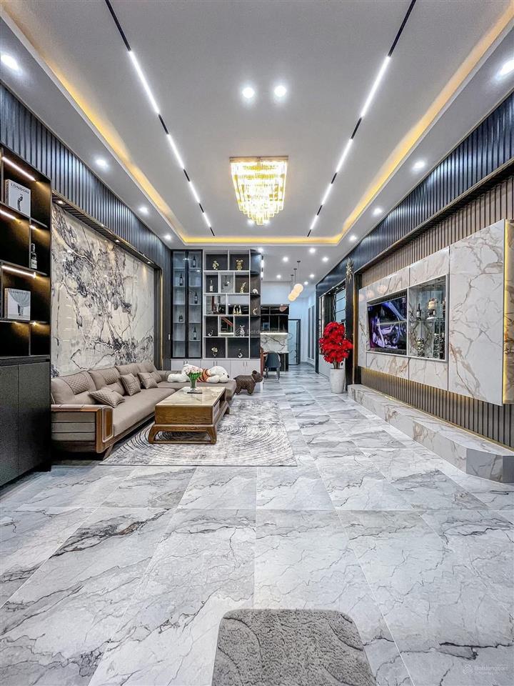 Nhà 3 tầng, 70m2, 4pn đường trước nhà 6m trãi nhựa thông thoáng giá chưa tới 5 đồng