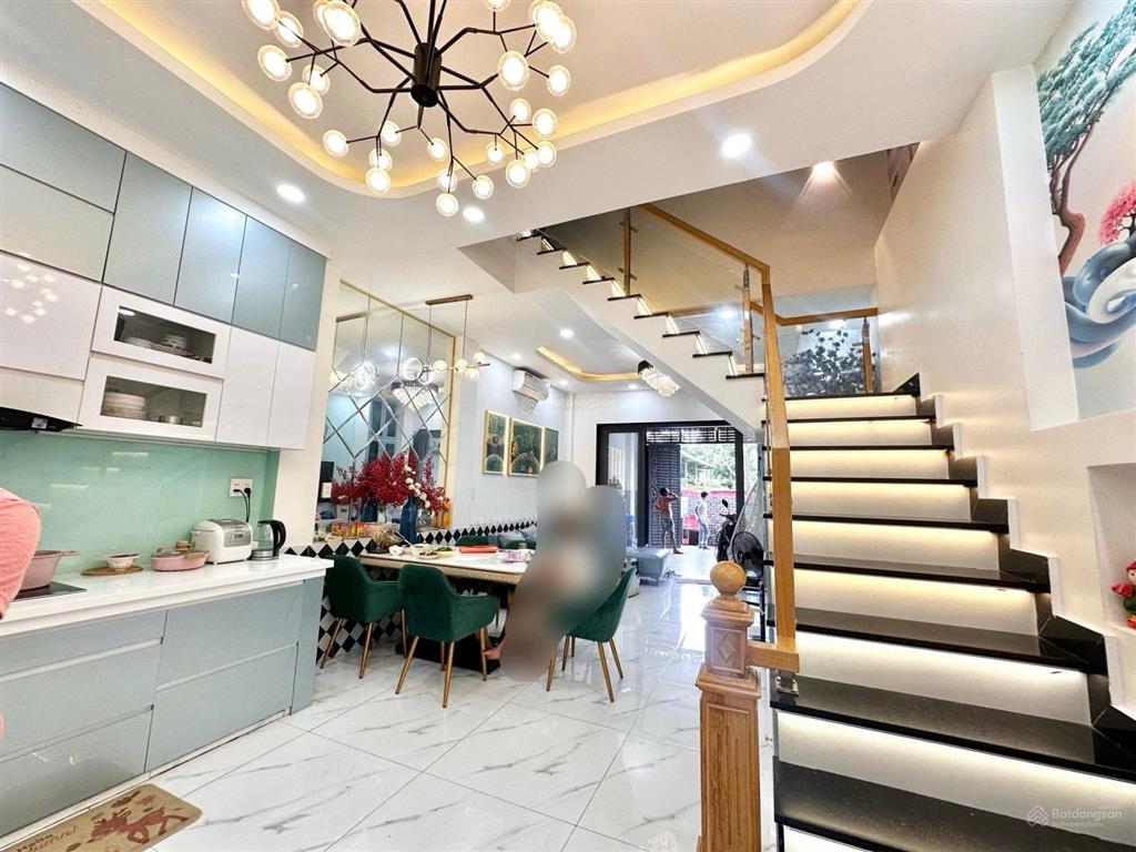 Nhà đẹp 4 tầng  đối diện công viên ngay dương đình hội, phước long b chưa tới 7 tỷ