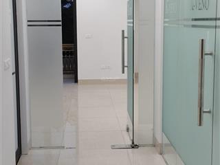 Cho thuê văn phòng tại tp giao lưu, nội thất xịn xò, vào làm việc ngay, oto xe máy đậu thoái mái
